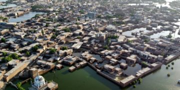 Inondations au Pakistan: Un tiers du pays sous les eaux et une épidémie de dengue signalée