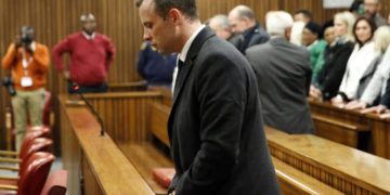 Oscar Pistorius, condamné à 13 ans de prison pour le meurtre de sa compagne,  demande la liberté conditionnelle