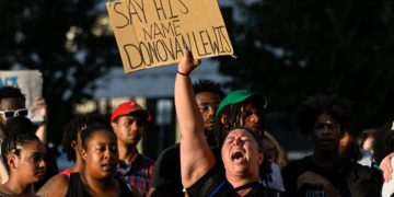 Indignation aux Etats-Unis suite à la mort d&rsquo;un jeune afro-américain tué dans son lit par la police