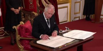 Charles III est officiellement proclamé roi par le Conseil d&rsquo;adhésion.