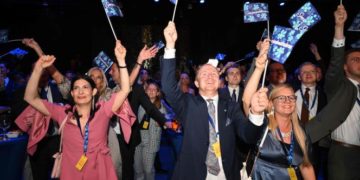 Elections législatives en Suède: infime avance pour le bloc de droite
