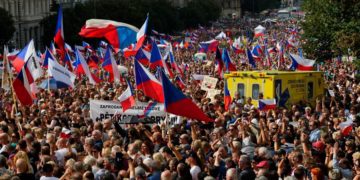 70.000 tchèques protestent contre un gouvernement « plus accaparé par l&rsquo;Ukraine que par ses citoyens »