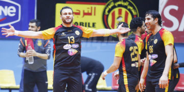 L&rsquo;EST bat le CA(33-27) et remporte haut la main le trophée.