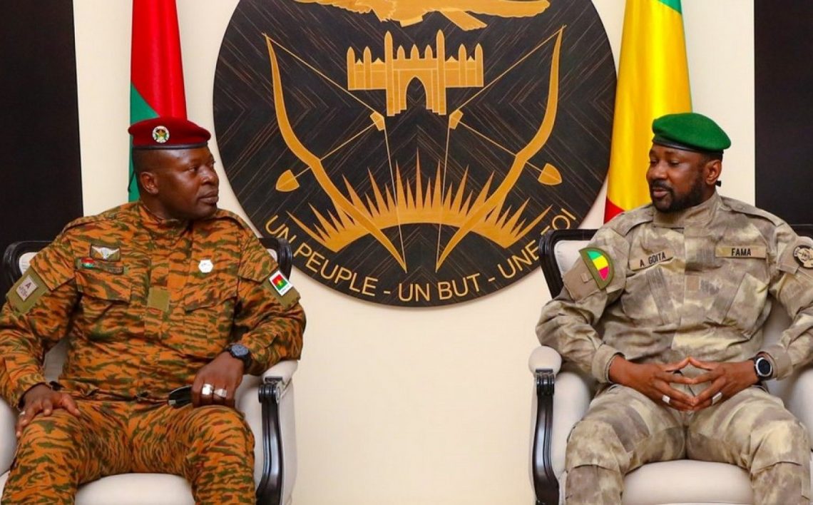 Le Mali et le Burkina Faso décident « un renforcement de leur partenariat militaire »