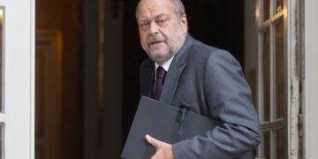 Soupçonné de conflits d&rsquo;intérêts, le garde des Sceaux français, renvoyé devant la Cour de justice de la République