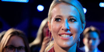 La « Paris Hilton russe » a fui le pays… à pied