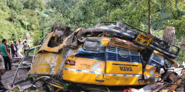 Inde: alors qu&rsquo;elles se rendaient à un mariage, une trentaine de personnes meurent dans chute d&rsquo;un bus au fond d&rsquo;une gorge