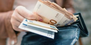 Algérie: le FMI pointe du doigt le marché noir des devises