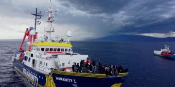Le « Rise Above », navire humanitaire allemand, enfin autorisé à débarquer en Sicile 89 rescapés secourus en Méditerranée