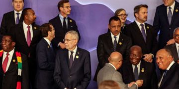 Echange de sourires avec Isaac Herzog: Najla Bouden, la bouc émissaire idéale?