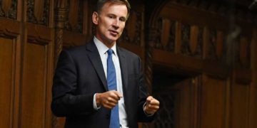 Royaume-Uni : le ministre des finances prévoit des hausses d&rsquo;impôt «difficiles»