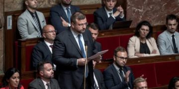 « Qu&rsquo;ils retournent en Afrique! »: un député d&rsquo;extrême-droite française exclu de l&rsquo;Assemblée nationale