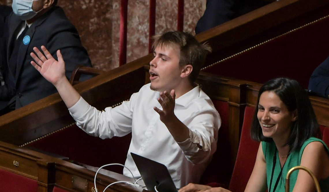 Code vestimentaire: la veste désormais obligatoire pour les députés français, la cravate recommandée