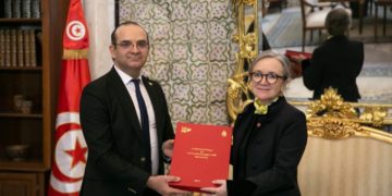 Najla Bouden reçoit Farouk Bouakar