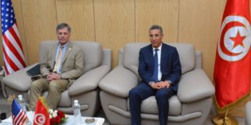 Taoufik Charfeddine s&rsquo;entretient avec le gouverneur de l’Etat du Wyoming (Etats-Unis)