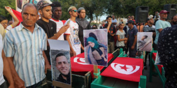 Zarzis: les tombes du cimetière « Jardin d’Afrique » fouillées par les proches des disparus en mer