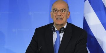 A peine arrivé à Tripoli, un ministre grec refuse de descendre de l’avion et annule sa visite