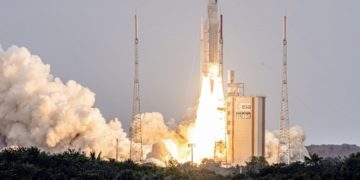 La fusée Ariane 5 place trois satellites sur orbite avec succès