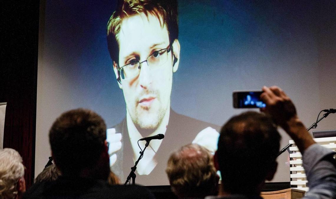 Le lanceur d’alerte Edward Snowden est désormais russe