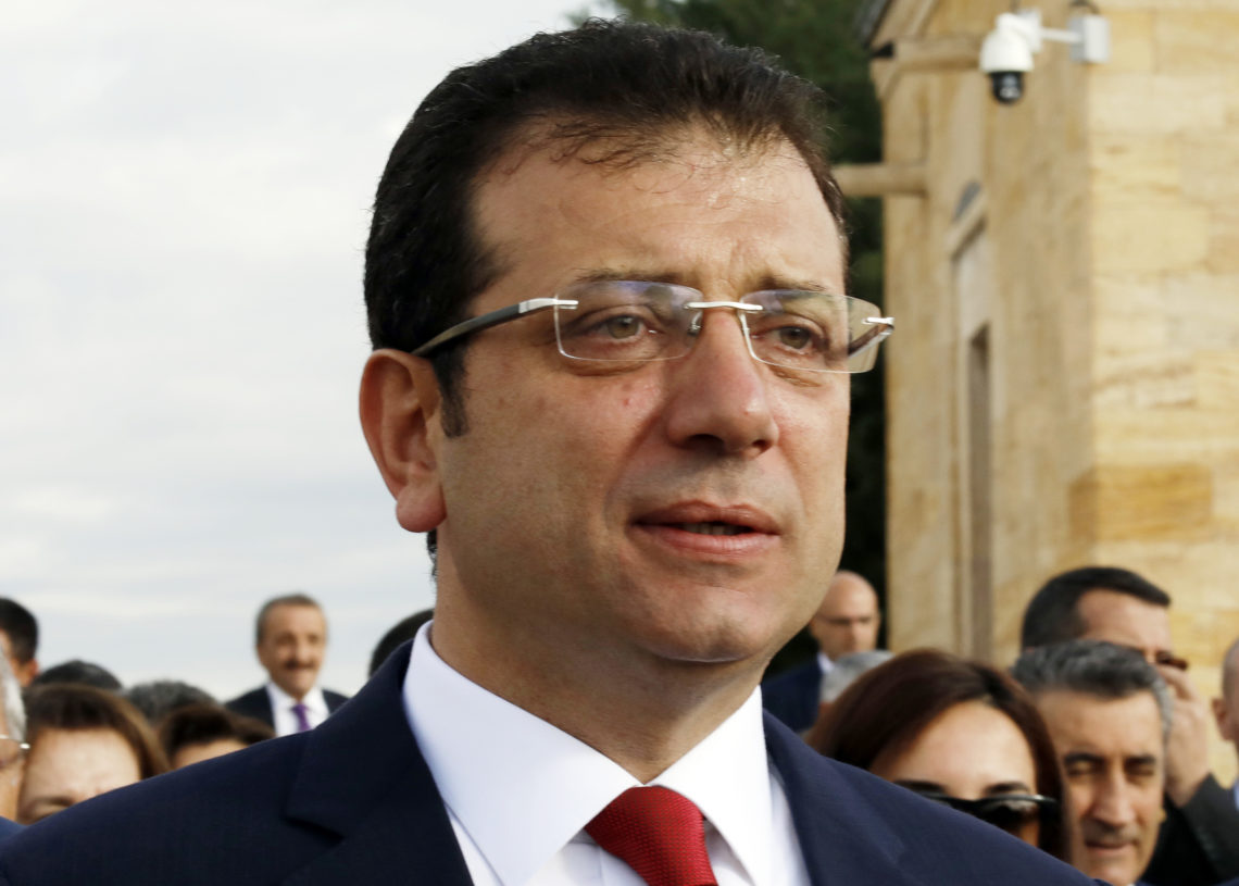 Turquie : Ekrem Imamoglu, le maire d’Istanbul, condamné à plus de deux ans et 7 mois de prison