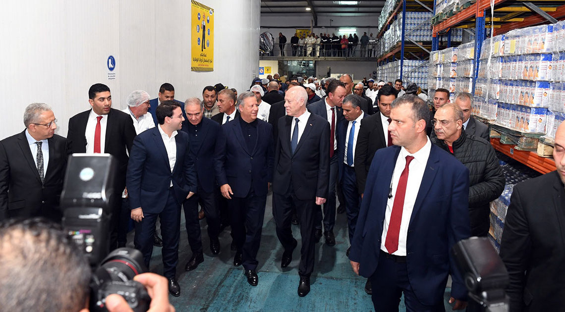 Kaïs Saïed au siège de la centrale laitière du Cap Bon