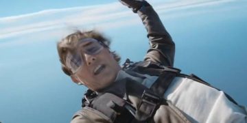 Tom Cruise en chute libre d&rsquo;un avion: sa façon très originale de souhaiter de joyeuses fêtes à ses fans (vidéo)