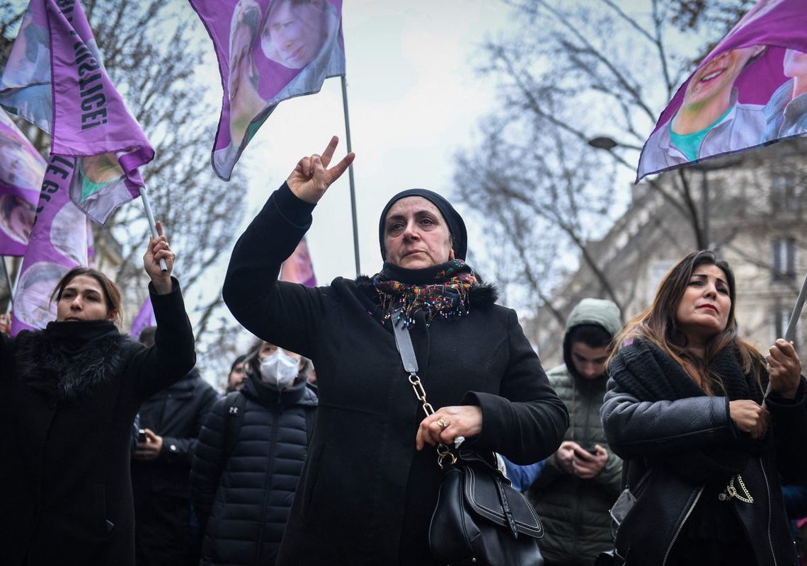 Fusillade à Paris: une marche blanche organisée en hommage aux victimes