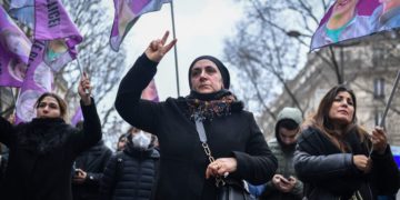 Fusillade à Paris: une marche blanche organisée en hommage aux victimes