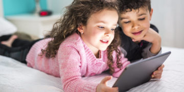 L&rsquo;Agence nationale de la sécurité informatique appelle les parents à suivre les activités en ligne de leurs enfants