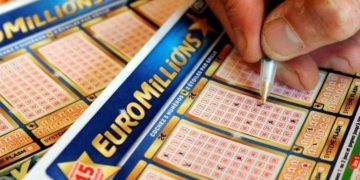 Euromillions: 165 personnes jouent ensemble et remportent 143 millions d&rsquo;euros en Belgique