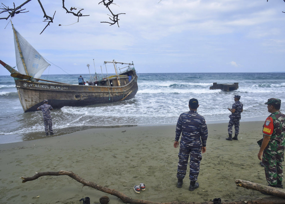 Migrants: contact perdu avec 180 Rohingyas dérivant en mer depuis plusieurs semaines