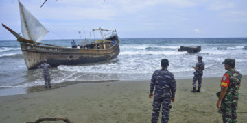 Migrants: contact perdu avec 180 Rohingyas dérivant en mer depuis plusieurs semaines