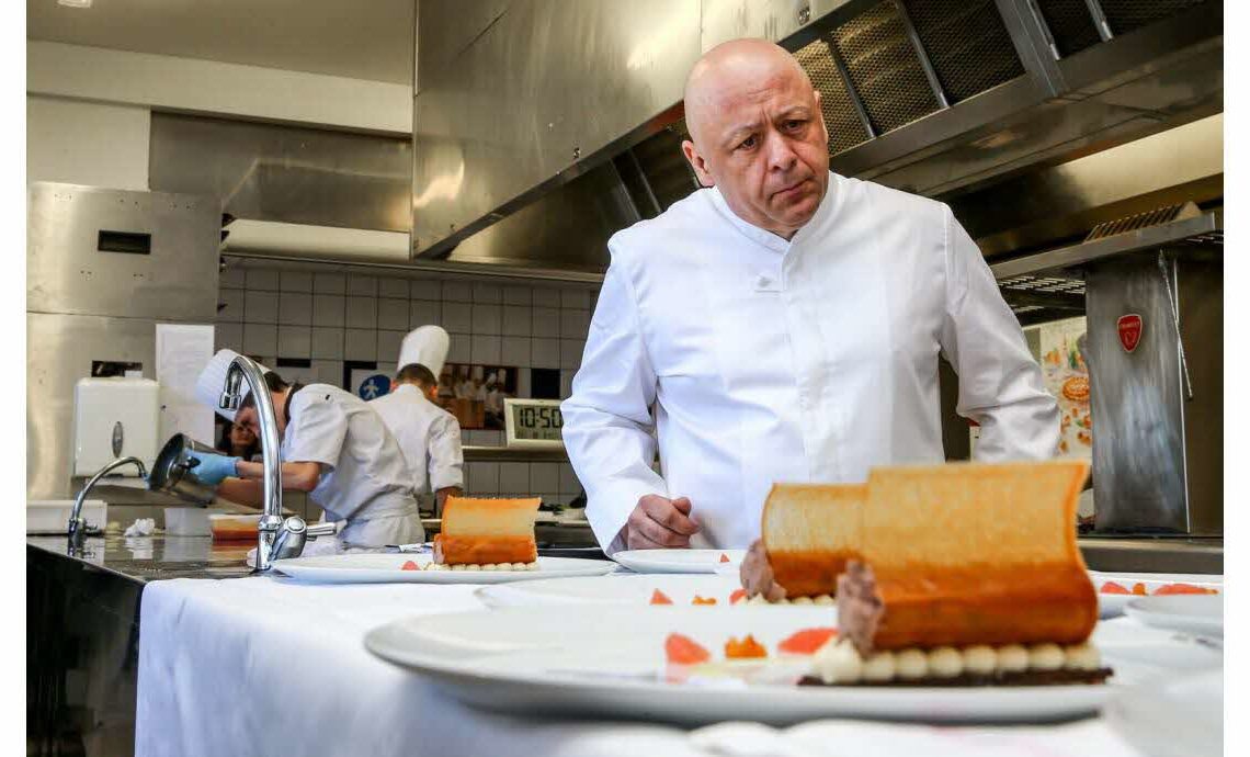 Le chef étoilé français, Thierry Marx, appelle à la régularisation des salariés étrangers dans la restauration