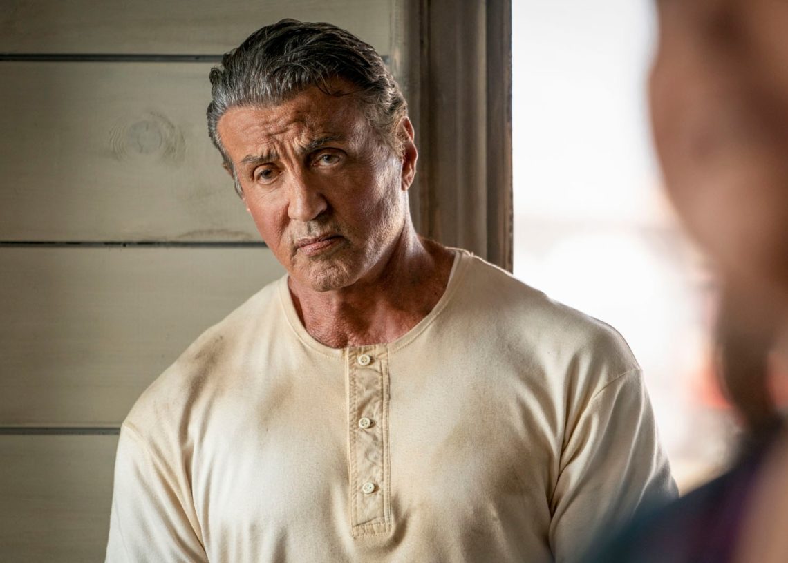 Anti-héros et vieux (2/5) : Sylvester Stallone écartèle le cartel dans « Rambo 5 »