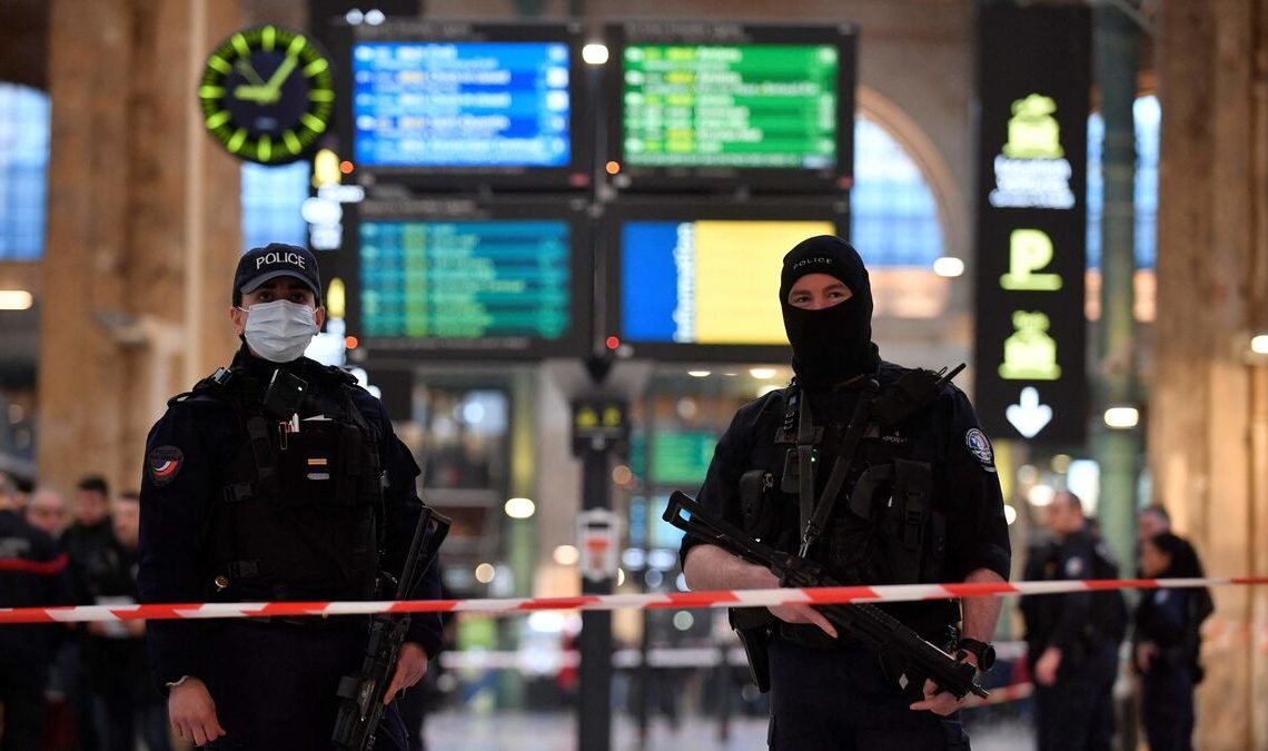 France : six blessés dans une attaque éclair à l’arme blanche à Paris, un suspect arrêté