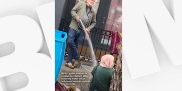 Vidéo: un antiquaire aspergeant d&rsquo;eau une SDF fait scandale aux Etats-Unis
