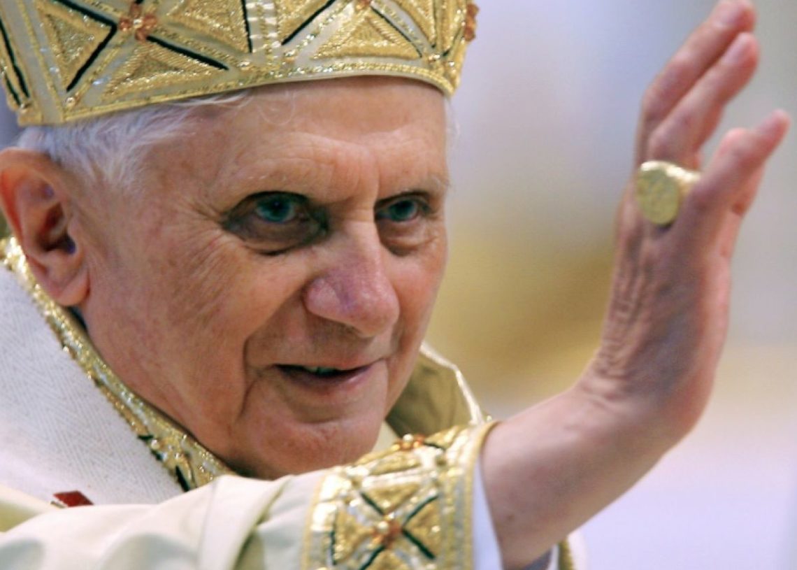 Décès de l&rsquo;ancien Pape Benoit XVI: le monde lui rend hommage