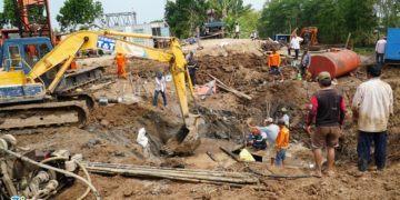 Vietnam : des sauveteurs bataillent pour secourir un enfant tombé dans un trou de 35 mètres