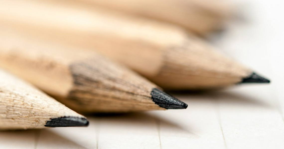 Le Kenya innove en fabriquant des crayons à papier à base de journaux recyclé