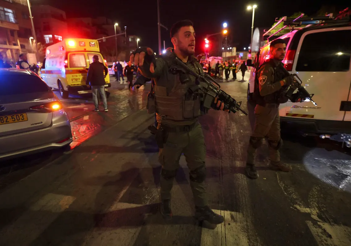 Israël: à Jérusalem-Est, une fusillade fait au moins sept morts et des blessés