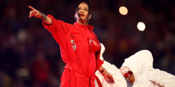 Six ans après son dernier concert, Rihanna profite de sa prestation au Super Bowl pour annoncer sa seconde grossesse