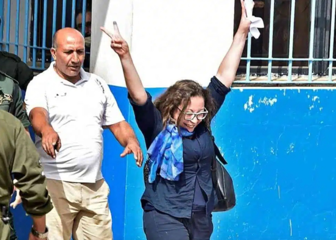 Algérie: la mère et la soeur de la militante Amira Bouraoui arrêtées, selon une ONG