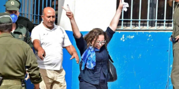 Algérie: la mère et la soeur de la militante Amira Bouraoui arrêtées, selon une ONG
