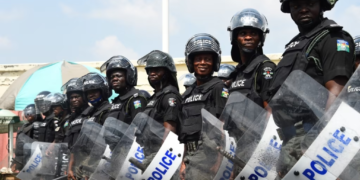 Nigeria: cinq policiers tués dans deux attaques