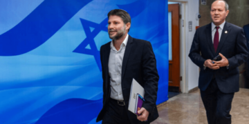 Le ministre des Finances signe un décret doublant la somme qu&rsquo;Israël déduit des frais fiscaux de l&rsquo;Autorité palestinienne
