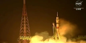 Un vaisseau de secours russe décolle vers l&rsquo;ISS pour ramener deux cosmonautes et un astronaute bloqués à cause d&rsquo;une panne