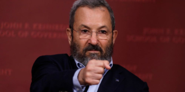 L&rsquo;ancien Premier ministre, Ehud Barak, prédit une dictature en Israël et appelle au soulèvement de la population