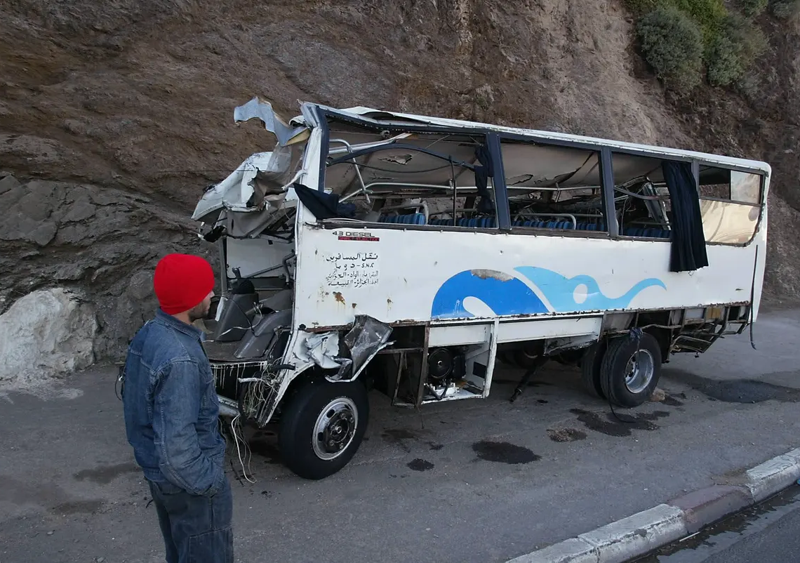 Algérie: dix morts dans et vingt-cinq blessés lors de la chute d’un bus  dans un ravin