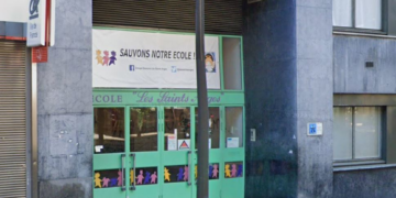 France: une association aide des centaines de sans-abri à s&rsquo;installer dans une école désaffectée à Paris