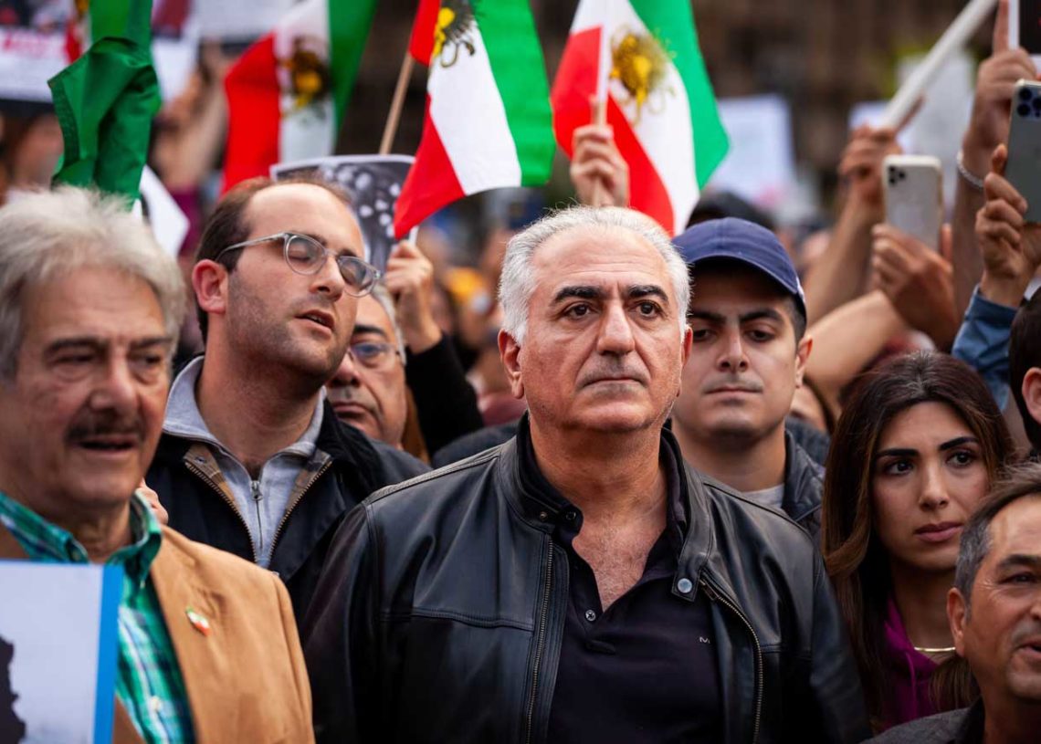 Iran: Reza Pahlavi, fils du shah, se veut être l&rsquo; « alternative » au régime des mollah